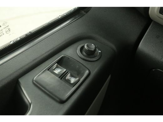 Renault Trafic 1.6 dCi T29 L1H1 Airco Cruise Navigatie Trekhaak 17"LMV PDC 3 Persoons ActivLease financial lease