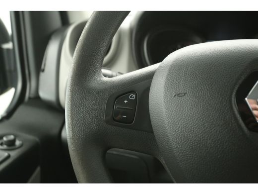 Renault Trafic 1.6 dCi T29 L2H1 | Dubbele Cabine |  6 Persoons | Airco Cruise Navigatie PDC Trekhaak 18"LMV ActivLease financial lease