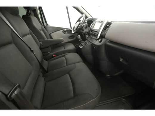 Renault Trafic 1.6 dCi T29 L2H1 | Dubbele Cabine |  6 Persoons | Airco Cruise Navigatie PDC Trekhaak 18"LMV ActivLease financial lease