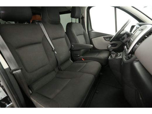 Renault Trafic 1.6 dCi T29 L2H1 | Dubbele Cabine |  6 Persoons | Airco Cruise Navigatie PDC Trekhaak 18"LMV ActivLease financial lease