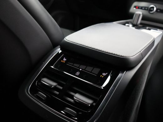 Volvo  XC90 2.0 T8 RECHARGE 390 PK R-DESIGN 7-PERS. + WEGKL. TREKHAAK | STUURVERW. | APPLE CARPLAY ActivLease financial lease