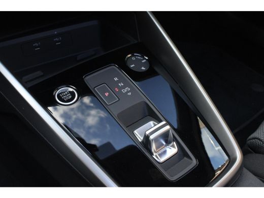 Audi A3 Sportback 45 TFSI e S ed. Comp. PANO | ACC| S-line | Park Ass. | Dode hoek | Stoel VW ActivLease financial lease
