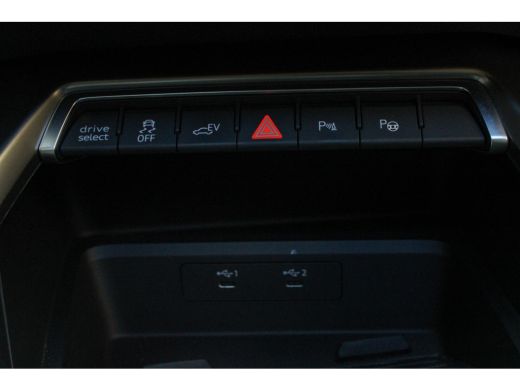 Audi A3 Sportback 45 TFSI e S ed. Comp. PANO | ACC| S-line | Park Ass. | Dode hoek | Stoel VW ActivLease financial lease