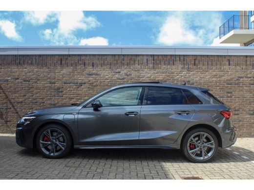 Audi A3 Sportback 45 TFSI e S ed. Comp. PANO | ACC| S-line | Park Ass. | Dode hoek | Stoel VW ActivLease financial lease