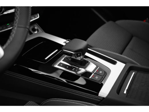 Audi Q5 50 TFSI e S edition Competition I Panoramadak I Luchtvering I Trekhaak | Rondomzicht camera | Ele... ActivLease financial lease