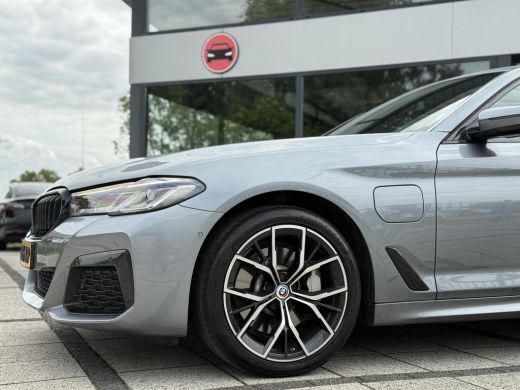 BMW 5 Serie 520e Aut. Hybrid M-Sport Xenon-LED | Navi | BMW Laser | Alcantara | ActivLease financial lease