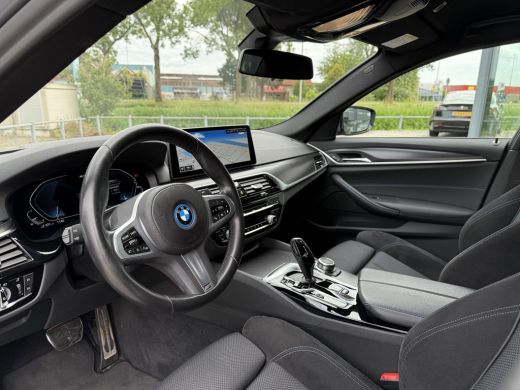 BMW 5 Serie 520e Aut. Hybrid M-Sport Xenon-LED | Navi | BMW Laser | Alcantara | ActivLease financial lease