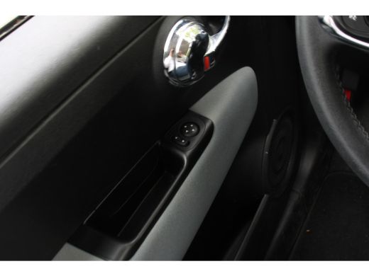 Fiat 500 1.2 Young | NL-AUTO! | DEALER OH! | NAVI (APPLE CARPLAY & ANDROID AUTO) | CRUISE | ALL-SEASON | A... ActivLease financial lease
