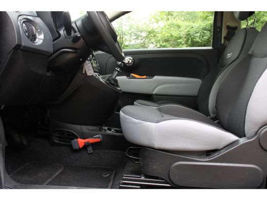 Fiat 500 1.2 Young | NL-AUTO! | DEALER OH! | NAVI (APPLE CARPLAY & ANDROID AUTO) | CRUISE | ALL-SEASON | A... ActivLease financial lease