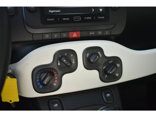 Fiat Panda 1.0 Hybrid Pandina | Navigatie | Lane-Assist | Regensensor | Mistlampen | DAB+ | Parkeersensoren ... ActivLease financial lease