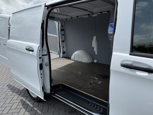 Mercedes Vito 114 CDI 136 PK / L2H1 / AIRCO / CRUISE / CAMERA / NAVI / TREKHAAK ActivLease financial lease
