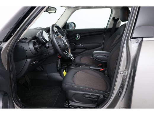 Mini Mini 1.5 Cooper Business Edition | Automaat | Climate control | Cruise control | Dealer onderhouden | ActivLease financial lease