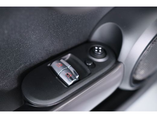Mini Mini 1.5 One First | Dealer Onderhouden! | Airco | Parkeersensoren | Lichtmetalen Velgen | Bluetooth |... ActivLease financial lease