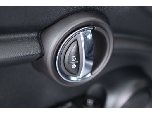 Mini Mini 1.5 One First | Dealer Onderhouden! | Airco | Parkeersensoren | Lichtmetalen Velgen | Bluetooth |... ActivLease financial lease