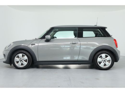 Mini Mini 1.5 One First | Dealer Onderhouden! | Airco | Parkeersensoren | Lichtmetalen Velgen | Bluetooth |... ActivLease financial lease