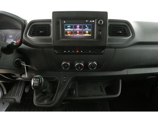 Renault Master T33 2.3 dCi L2H2 150PK Camera Cruise Carplay LED Airco Navigatie Trekhaak 3 Persoons PDC ActivLease financial lease