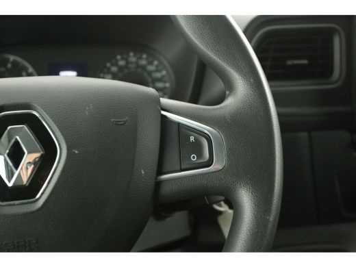Renault Master T33 2.3 dCi L2H2 150PK Camera Cruise Carplay LED Airco Navigatie Trekhaak 3 Persoons PDC ActivLease financial lease