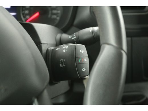 Renault Master T33 2.3 dCi L2H2 150PK Camera Cruise Carplay LED Airco Navigatie Trekhaak 3 Persoons PDC ActivLease financial lease