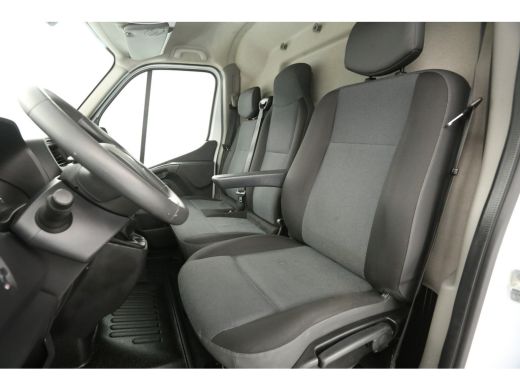 Renault Master T33 2.3 dCi L2H2 150PK Camera Cruise Carplay LED Airco Navigatie Trekhaak 3 Persoons PDC ActivLease financial lease