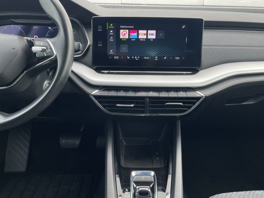 Skoda Octavia Combi 1.5 e-TSI Business Edition Plus | Trekhaak | Head-Up | Carplay | LED | Sfeerverl. | Camera ... ActivLease financial lease