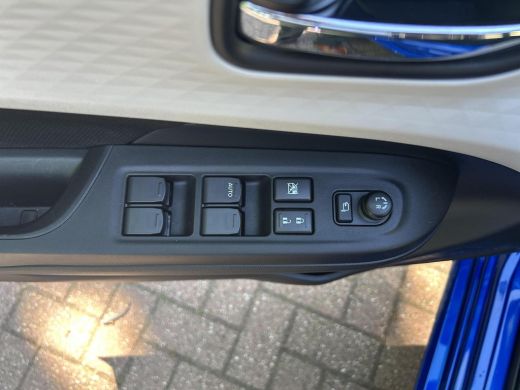 Suzuki Swift 1.2 Style Smart Hybrid ActivLease financial lease