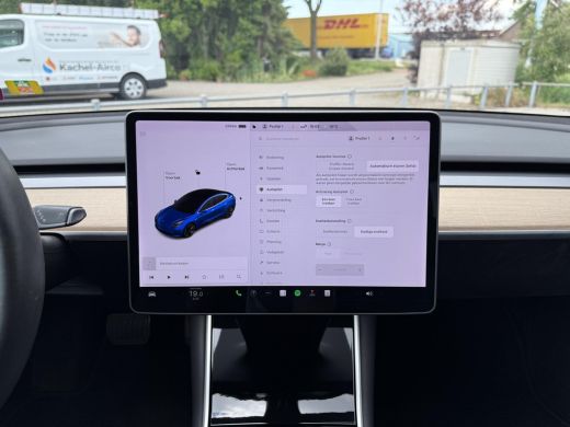 Tesla Model 3 Range Plus | Autopilot | Panorama | Leder | Navi | Camera ActivLease financial lease