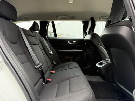 Volvo  V60 2.0 B3 Aut. 163pk MHEV Momentum | Navi | LED | Trekhaak | LMV ActivLease financial lease