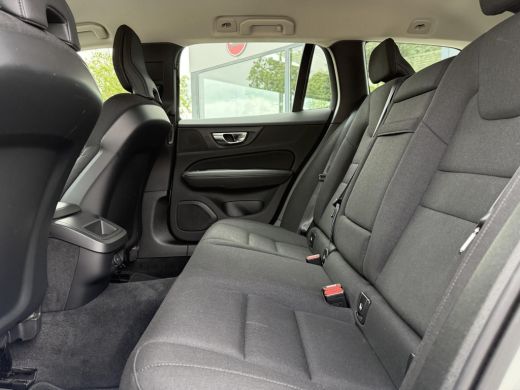 Volvo  V60 2.0 B3 Aut. 163pk MHEV Momentum | Navi | LED | Trekhaak | LMV ActivLease financial lease