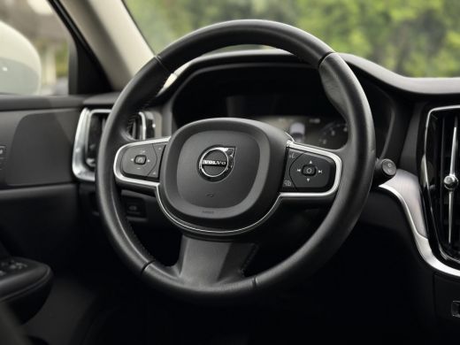 Volvo  V60 2.0 B3 Aut. 163pk MHEV Momentum | Navi | LED | Trekhaak | LMV ActivLease financial lease