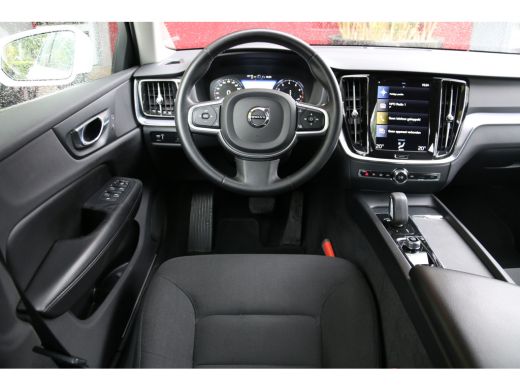 Volvo  V60 2.0 B3 Momentum Business | Camera | Adaptive Cruise | Pilot Assist ActivLease financial lease