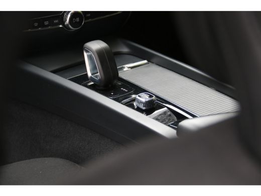 Volvo  V60 2.0 B3 Momentum Business | Camera | Adaptive Cruise | Pilot Assist ActivLease financial lease