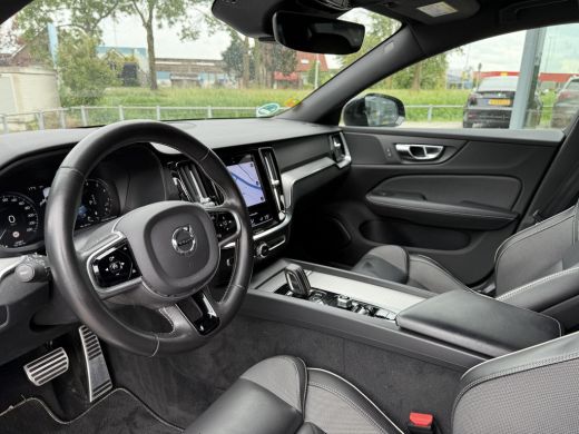 Volvo  V60 2.0 B4 Aut. R-Design | Navi | Camera | Trekhaak | Memory | ActivLease financial lease