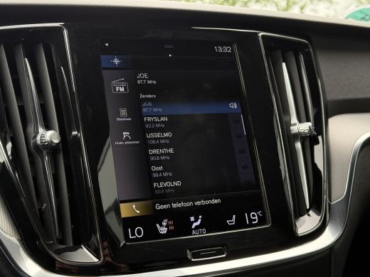 Volvo  V60 2.0 B4 Aut. R-Design | Navi | Camera | Trekhaak | Memory | ActivLease financial lease