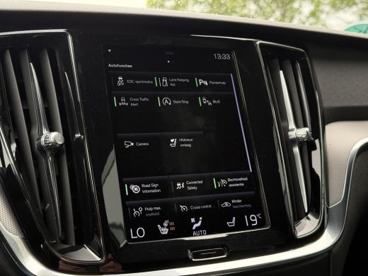 Volvo  V60 2.0 B4 Aut. R-Design | Navi | Camera | Trekhaak | Memory | ActivLease financial lease