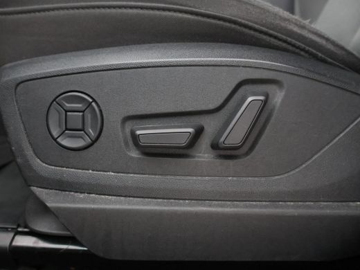 Audi e-tron 50 QUATTRO LAUCH EDITION ALL BLACK PACK + TREKHAAK | LUCHTVERING | CAMERA ActivLease financial lease