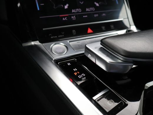 Audi e-tron 50 QUATTRO LAUCH EDITION ALL BLACK PACK + TREKHAAK | LUCHTVERING | CAMERA ActivLease financial lease