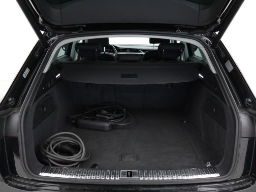 Audi e-tron 50 QUATTRO LAUCH EDITION ALL BLACK PACK + TREKHAAK | LUCHTVERING | CAMERA ActivLease financial lease