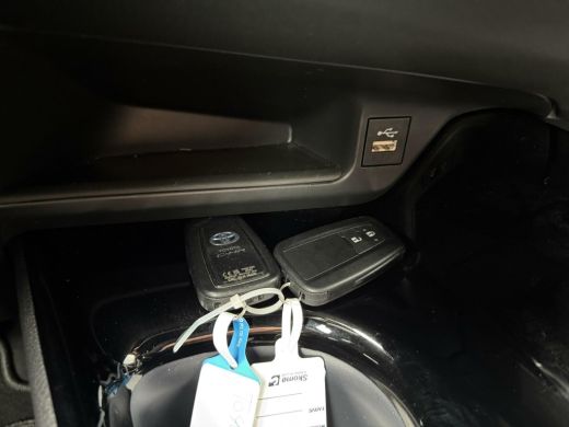 Toyota C-HR 1.8 Hybrid Style Navi Apple stoel/stuurverw.Camera ActivLease financial lease