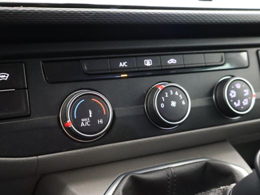 Volkswagen Transporter 2.0 TDI 150 PK L2H1 DUBBEL CABINE + 2500 KG TREKHAAK | APPLE CARPLAY ActivLease financial lease