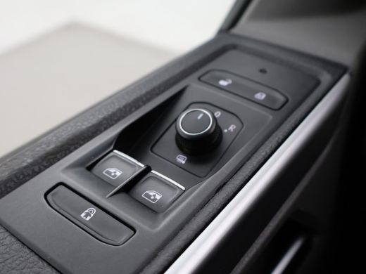Volkswagen Transporter 2.0 TDI 150 PK L2H1 DUBBEL CABINE + 2500 KG TREKHAAK | APPLE CARPLAY ActivLease financial lease