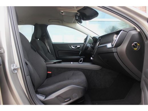 Volvo  V60 2.0 B3 Momentum Advantage | 1e eigenaar | BTW auto | Origineel NL | LED | Camera | 17 inch | Crui... ActivLease financial lease