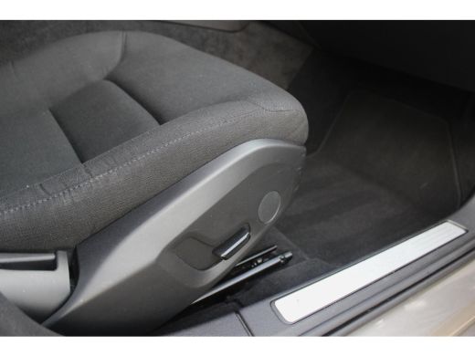 Volvo  V60 2.0 B3 Momentum Advantage | 1e eigenaar | BTW auto | Origineel NL | LED | Camera | 17 inch | Crui... ActivLease financial lease