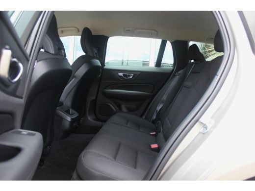 Volvo  V60 2.0 B3 Momentum Advantage | 1e eigenaar | BTW auto | Origineel NL | LED | Camera | 17 inch | Crui... ActivLease financial lease