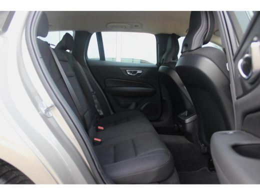 Volvo  V60 2.0 B3 Momentum Advantage | 1e eigenaar | BTW auto | Origineel NL | LED | Camera | 17 inch | Crui... ActivLease financial lease