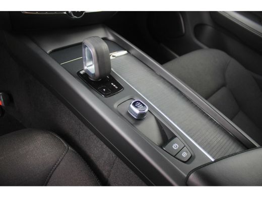 Volvo  V60 2.0 B3 Momentum Advantage | 1e eigenaar | BTW auto | Origineel NL | LED | Camera | 17 inch | Crui... ActivLease financial lease