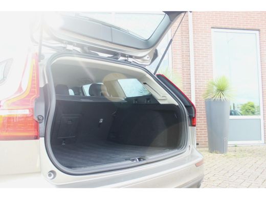Volvo  V60 2.0 B3 Momentum Advantage | 1e eigenaar | BTW auto | Origineel NL | LED | Camera | 17 inch | Crui... ActivLease financial lease