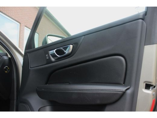 Volvo  V60 2.0 B3 Momentum Advantage | 1e eigenaar | BTW auto | Origineel NL | LED | Camera | 17 inch | Crui... ActivLease financial lease