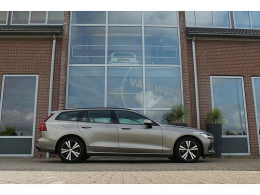 Volvo  V60 2.0 B3 Momentum Advantage | 1e eigenaar | BTW auto | Origineel NL | LED | Camera | 17 inch | Crui... ActivLease financial lease