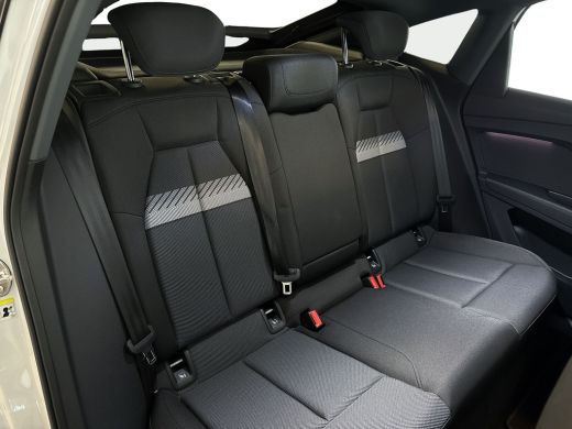 Audi Q4 Sportback e-tron 50 77 kWh 300pk Quattro | MMI navigatie plus | Comfortpakket | Matrix-led | Assistentiepakket plus ActivLease financial lease