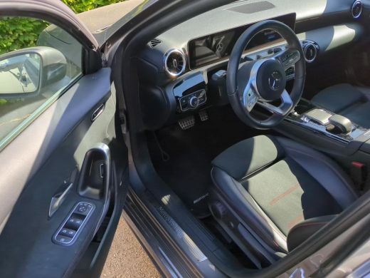 Mercedes A-Klasse 200 Business Solution AMG NL-AUTO | PANO | AMG PAKKET ActivLease financial lease